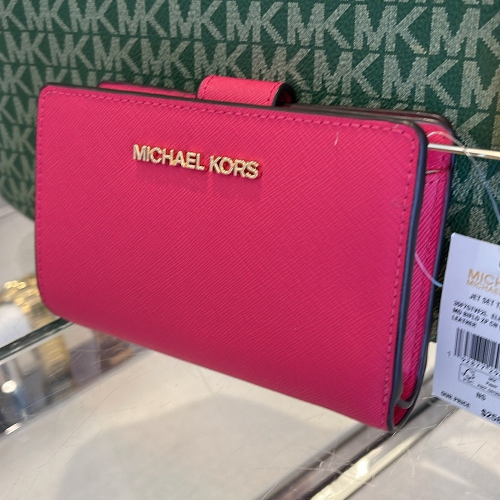 MICHAEL KORS
Medium Crossgrain Leather Wallet
Electric Pink 
NWT - Picture 2 of 16